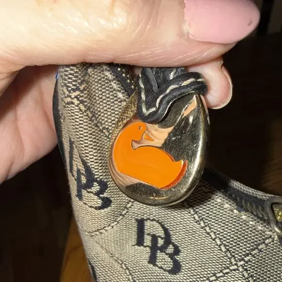 DOONEY & BOURKE SIGNATURE CLOTH & LEATHER SMALL HOBO BUCKET HANDBAG *NICE* - Picture 7 of 14